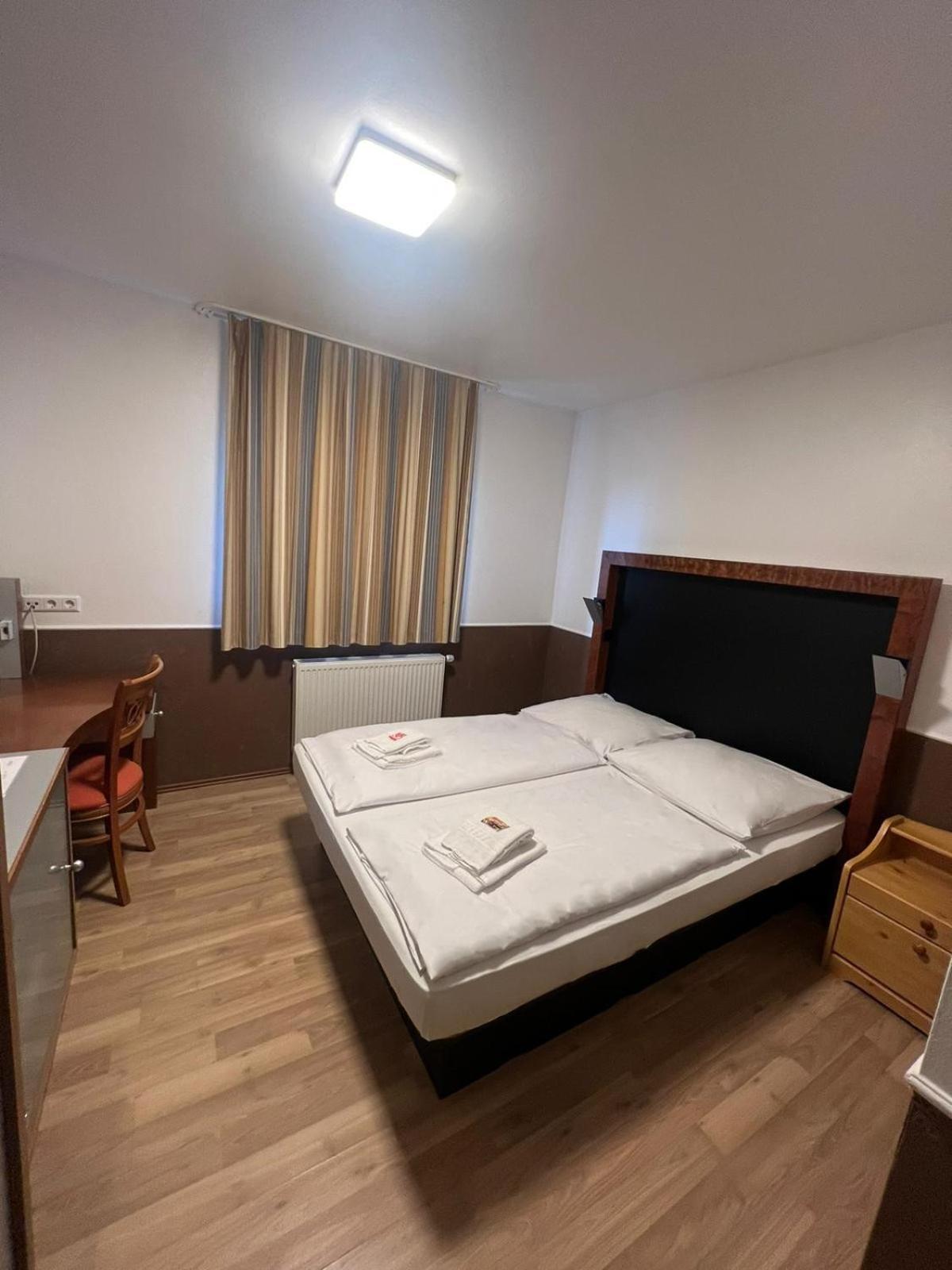 Hotel Castellana Lessien Eksteriør bilde