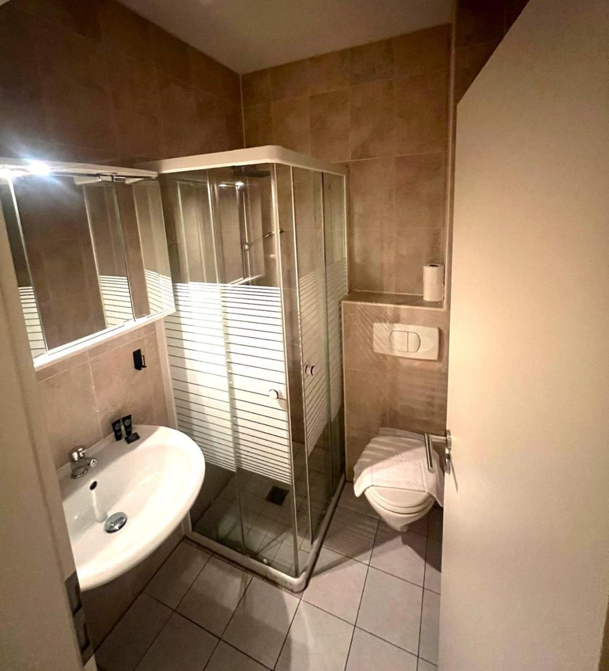 Hotel Castellana Lessien Eksteriør bilde