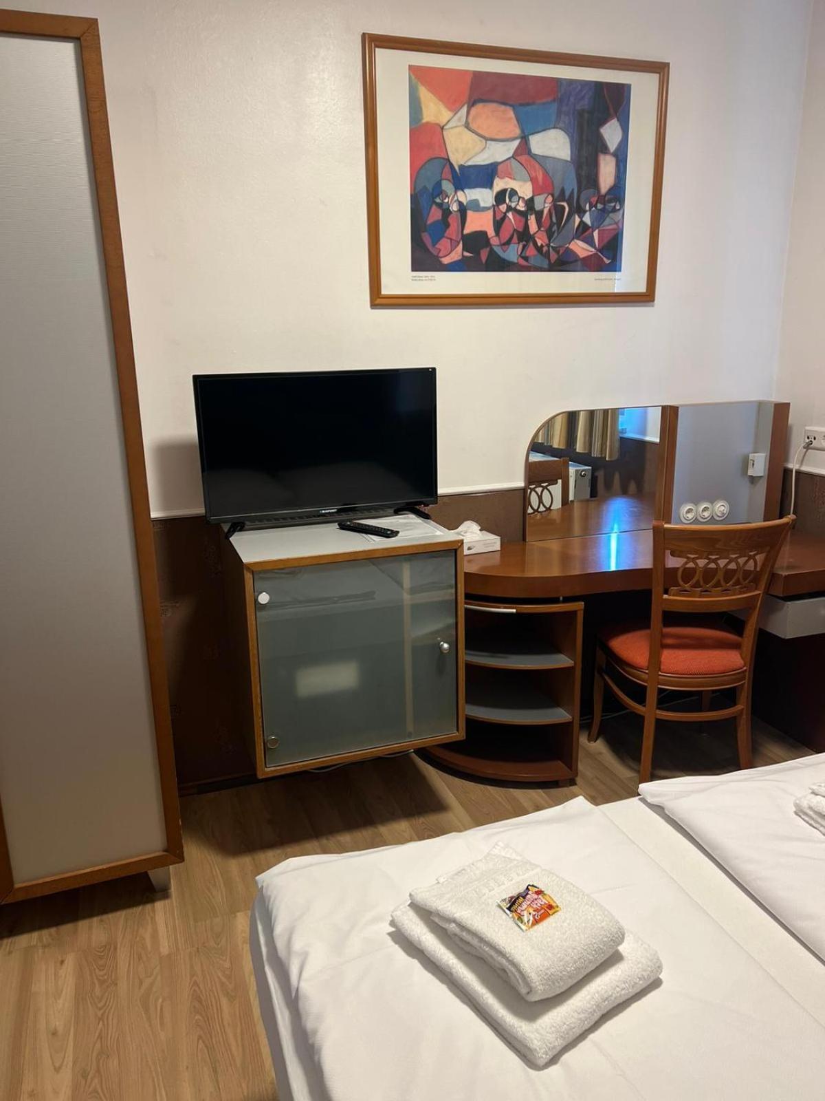 Hotel Castellana Lessien Eksteriør bilde