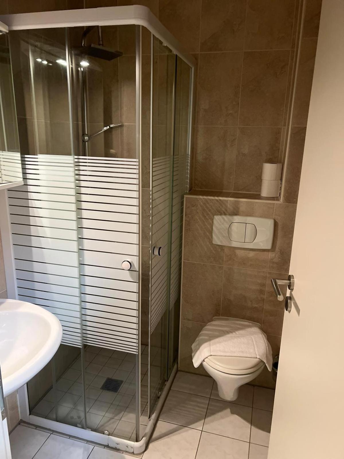 Hotel Castellana Lessien Eksteriør bilde