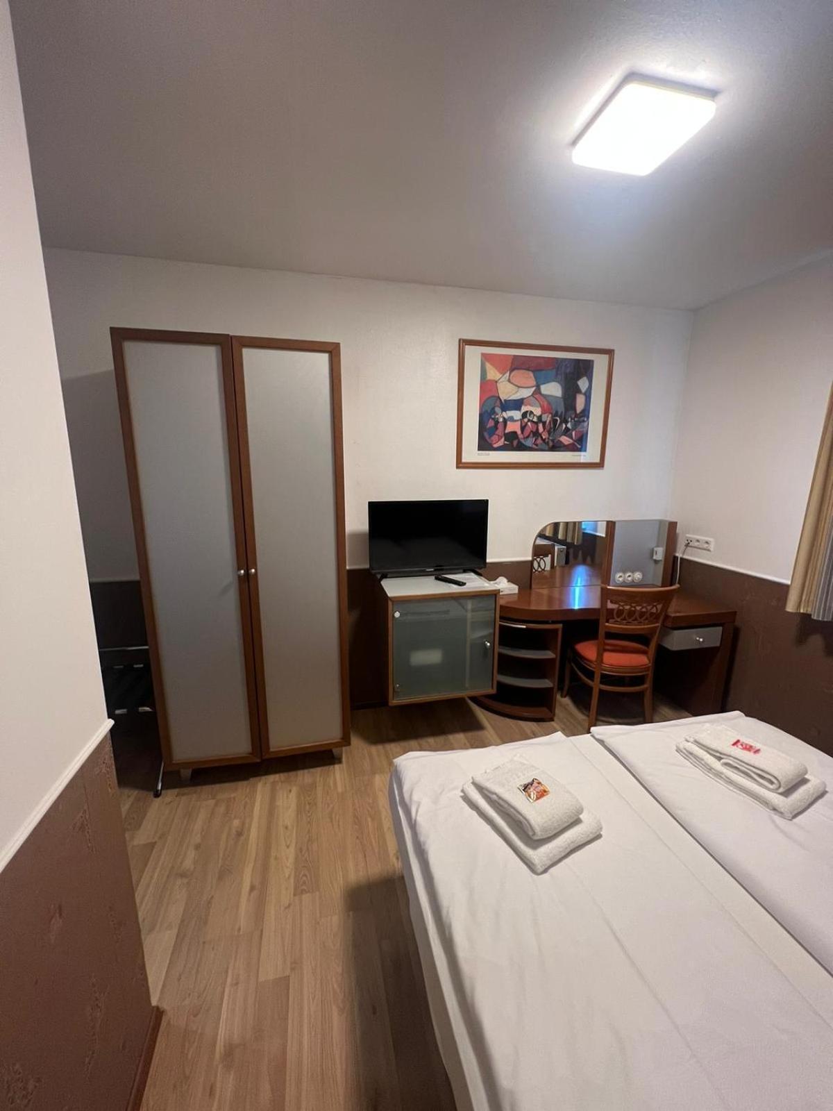 Hotel Castellana Lessien Eksteriør bilde
